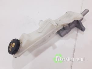 Gebruikte Hoofdremcilinder Mazda CX-5 II (KF) 2.0 SkyActiv-G 165 16V 2WD Prijs € 50,00 Margeregeling aangeboden door Autodemontagebedrijf De Mars