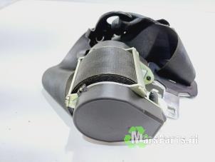 Gebruikte Veiligheidsgordel rechts-voor Renault Master III (FV) 2.3 dCi 100 16V FWD Prijs € 63,00 Margeregeling aangeboden door Autodemontagebedrijf De Mars