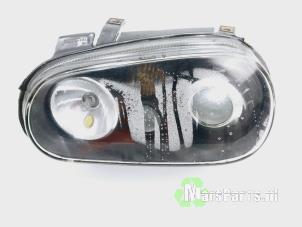 Gebruikte Koplamp links Volkswagen Golf IV Variant (1J5) 1.6 FSI 16V Prijs € 36,00 Margeregeling aangeboden door Autodemontagebedrijf De Mars