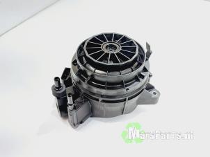 Begagnade Bränslefilterhus Mercedes E (W213) E-220d 2.0 Turbo 16V Pris € 36,00 Marginaltabell erbjuds av Autodemontagebedrijf De Mars