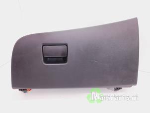 Gebruikte Handschoenenkastje Opel Insignia Grand Sport 1.6 CDTI 16V 136 Prijs € 36,00 Margeregeling aangeboden door Autodemontagebedrijf De Mars