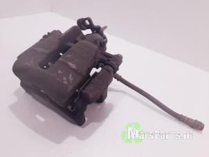 Begagnade Bakre bromsok, höger Volkswagen Transporter T5 2.0 TDI DRF Pris € 31,50 Marginaltabell erbjuds av Autodemontagebedrijf De Mars