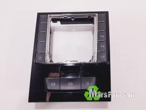 Gebruikte Middenconsoles Skoda Superb Combi (3V5) 2.0 TDI Prijs € 50,00 Margeregeling aangeboden door Autodemontagebedrijf De Mars