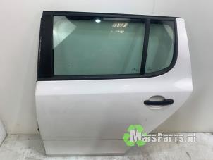 Begagnade Bakdörr, 4-dörrars, vänster Skoda Fabia II (5J) 1.2i 12V Pris € 50,00 Marginaltabell erbjuds av Autodemontagebedrijf De Mars