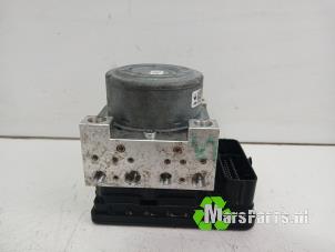 Używane Pompa ABS Renault Megane IV Estate (RFBK) 1.5 Energy dCi 110 Cena € 150,00 Procedura marży oferowane przez Autodemontagebedrijf De Mars