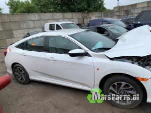 Używane Zacisk hamulcowy prawy tyl Honda Civic (FC) Cena € 85,00 Procedura marży oferowane przez Autodemontagebedrijf De Mars