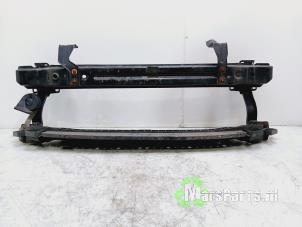 Używane Rama zderzaka przód Audi A3 Sportback (8VA/8VF) 1.6 TDI 16V Cena € 150,00 Procedura marży oferowane przez Autodemontagebedrijf De Mars