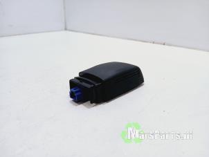 Begagnade Regnsensor Toyota RAV4 (A5) 2.5 Hybrid 16V AWD Pris € 50,00 Marginaltabell erbjuds av Autodemontagebedrijf De Mars