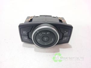 Używane Przelacznik swiatel Ford Focus 2 1.4 16V Cena € 60,00 Procedura marży oferowane przez Autodemontagebedrijf De Mars