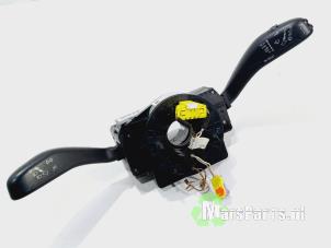 Używane Przelacznik Combi kolumny kierownicy Volkswagen Polo V (6R) 1.2 TSI Cena € 90,00 Procedura marży oferowane przez Autodemontagebedrijf De Mars