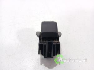 Gebruikte Handrem schakelaar Opel Insignia Sports Tourer 1.4 Turbo 16V Ecotec Prijs € 20,00 Margeregeling aangeboden door Autodemontagebedrijf De Mars