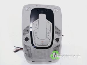 Używane Oswietlenie wewnetrzne przód Audi A3 Sportback (8VA/8VF) 2.0 TDI 16V Cena € 50,00 Procedura marży oferowane przez Autodemontagebedrijf De Mars