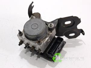 Używane Pompa ABS Fiat Punto Evo (199) 1.3 JTD Multijet 85 16V Euro 5 Cena € 75,00 Procedura marży oferowane przez Autodemontagebedrijf De Mars