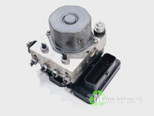 Używane Pompa ABS Mercedes A (W176) 1.6 A-180 16V Cena € 150,00 Procedura marży oferowane przez Autodemontagebedrijf De Mars