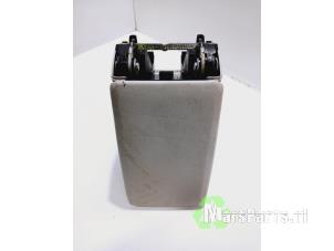 Używane Podlokietnik Volkswagen Polo VI (AW1) 1.0 MPi 12V Cena € 125,00 Procedura marży oferowane przez Autodemontagebedrijf De Mars