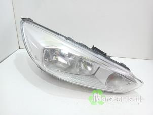 Używane Reflektor prawy Ford Focus 3 1.6 TDCi Cena € 200,00 Procedura marży oferowane przez Autodemontagebedrijf De Mars