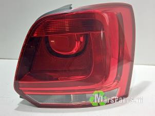 Używane Tylne swiatlo pozycyjne prawe Volkswagen Polo V (6R) 1.4 16V Cena € 30,00 Procedura marży oferowane przez Autodemontagebedrijf De Mars