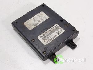 Używane Modul telefoniczny Volkswagen Polo V (6R) 1.2 TDI 12V BlueMotion Cena € 100,00 Procedura marży oferowane przez Autodemontagebedrijf De Mars