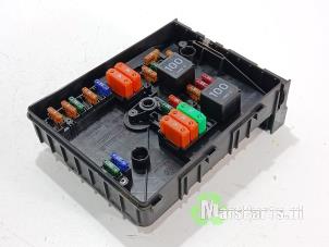 Używane Skrzynka bezpieczników Volkswagen Caddy III (2KA,2KH,2CA,2CH) 2.0 SDI Cena € 18,00 Procedura marży oferowane przez Autodemontagebedrijf De Mars