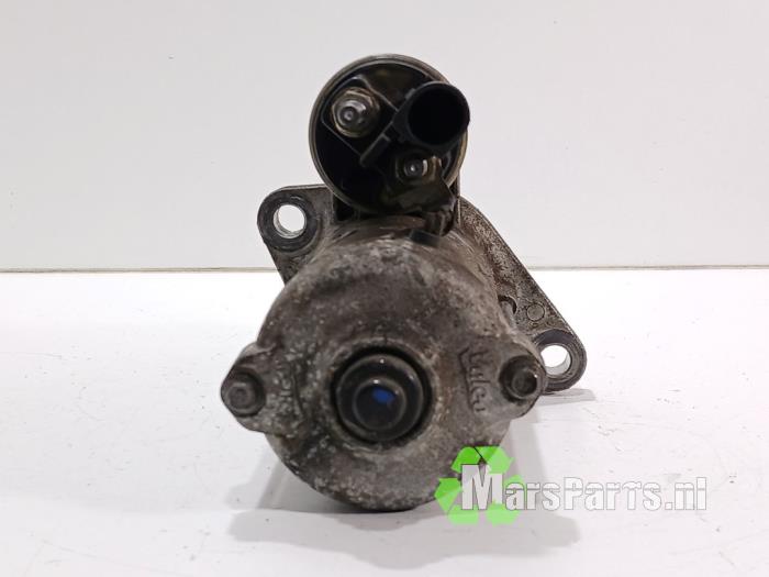 Startmotor från en Volkswagen Passat Variant (3G5) 1.6 TDI 16V 2015