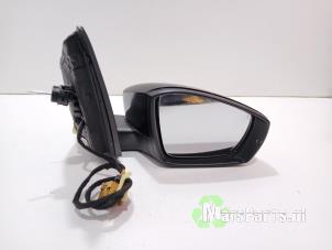 Używane Lusterko zewnetrzne prawe Volkswagen Polo V (6R) 1.2 12V Cena € 40,00 Procedura marży oferowane przez Autodemontagebedrijf De Mars
