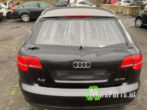 Używane Tylna klapa Audi A3 Sportback (8PA) 1.9 TDI Cena € 100,00 Procedura marży oferowane przez Autodemontagebedrijf De Mars