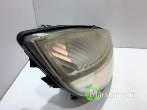 Gebruikte Koplamp rechts Renault Scénic II (JM) 1.6 16V Prijs € 60,00 Margeregeling aangeboden door Autodemontagebedrijf De Mars