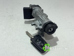 Używane Stacyjka + Kluczyk Volkswagen Polo V (6R) 1.4 TDI DPF BlueMotion technology Cena € 60,00 Procedura marży oferowane przez Autodemontagebedrijf De Mars