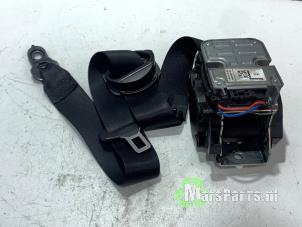 Begagnade Främre bältesspänne, vänster Mercedes CLS (C219) 320 CDI 24V Pris € 55,00 Marginaltabell erbjuds av Autodemontagebedrijf De Mars