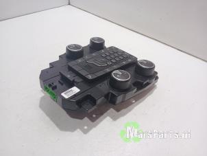 Gebruikte Multi Media Regelunit Volvo V40 (MV) 2.0 D3 16V Prijs € 50,00 Margeregeling aangeboden door Autodemontagebedrijf De Mars
