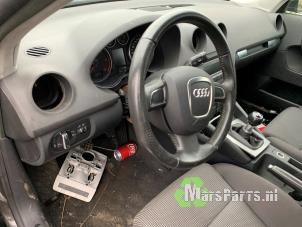 Używane Przelacznik Combi kolumny kierownicy Audi A3 Sportback (8PA) 1.9 TDI Cena € 50,00 Procedura marży oferowane przez Autodemontagebedrijf De Mars