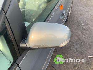 Używane Lusterko zewnetrzne lewe Volkswagen Touran (1T1/T2) 1.6 FSI 16V Cena € 25,00 Procedura marży oferowane przez Autodemontagebedrijf De Mars