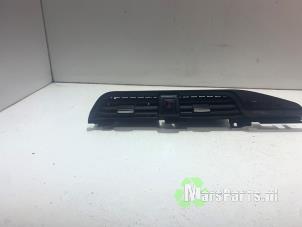 Gebruikte Luchtrooster Dashboard Nissan Micra (K14) 1.0 IG-T 100 Prijs € 45,00 Margeregeling aangeboden door Autodemontagebedrijf De Mars