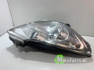 Begagnade Strålkastare, höger Opel Corsa D 1.2 16V ecoFLEX Bi-Fuel Pris € 130,00 Marginaltabell erbjuds av Autodemontagebedrijf De Mars