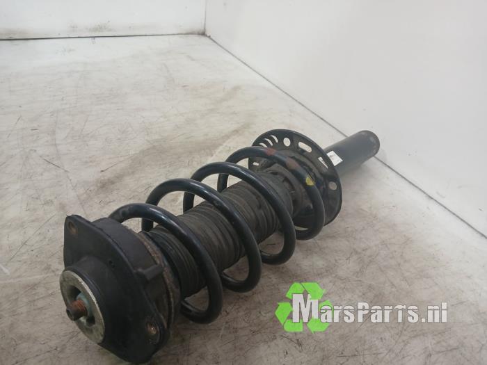 Amortyzator prawy przód z Volkswagen Caddy IV 2.0 TDI 102 2020