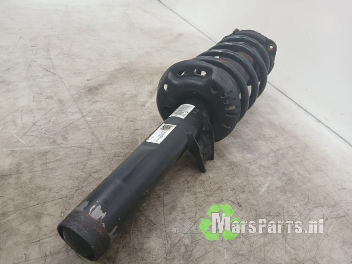 Amortyzator prawy przód z Volkswagen Caddy IV 2.0 TDI 102 2020