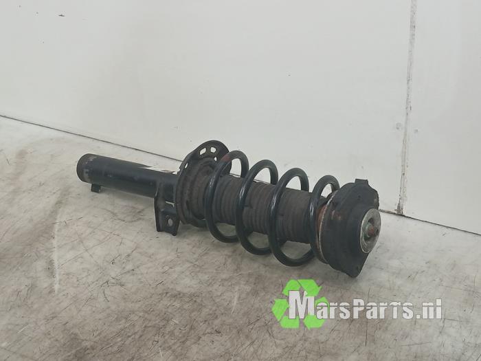 Amortyzator prawy przód z Volkswagen Caddy IV 2.0 TDI 102 2020