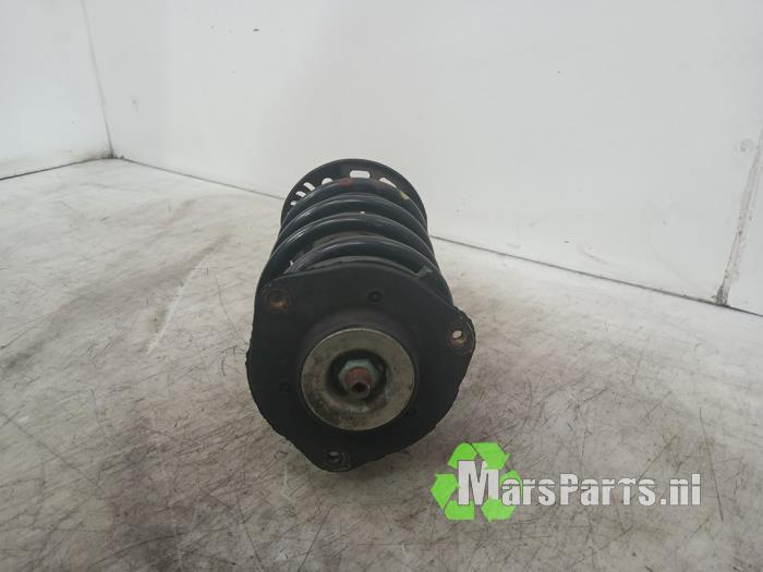 Amortyzator prawy przód z Volkswagen Caddy IV 2.0 TDI 102 2020