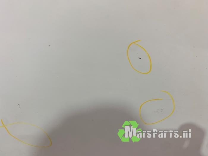 Portier 4Deurs rechts-achter van een Toyota Auris (E18) 1.8 16V Hybrid 2014