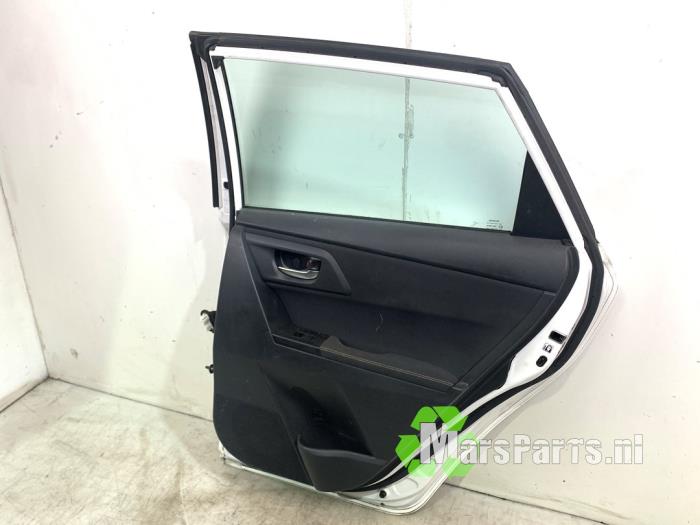 Portier 4Deurs rechts-achter van een Toyota Auris (E18) 1.8 16V Hybrid 2014