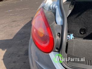 Begagnade Baklykta, vänster Fiat Bravo (198A) 1.6 JTD Multijet 105 Pris € 30,00 Marginaltabell erbjuds av Autodemontagebedrijf De Mars