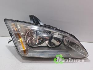 Używane Reflektor prawy Ford Focus 2 Wagon 1.6 TDCi 16V 110 Cena € 40,00 Procedura marży oferowane przez Autodemontagebedrijf De Mars