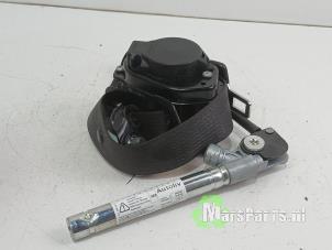 Gebruikte Veiligheidsgordel links-voor Chevrolet Aveo (300) 1.2 16V Prijs € 60,00 Margeregeling aangeboden door Autodemontagebedrijf De Mars