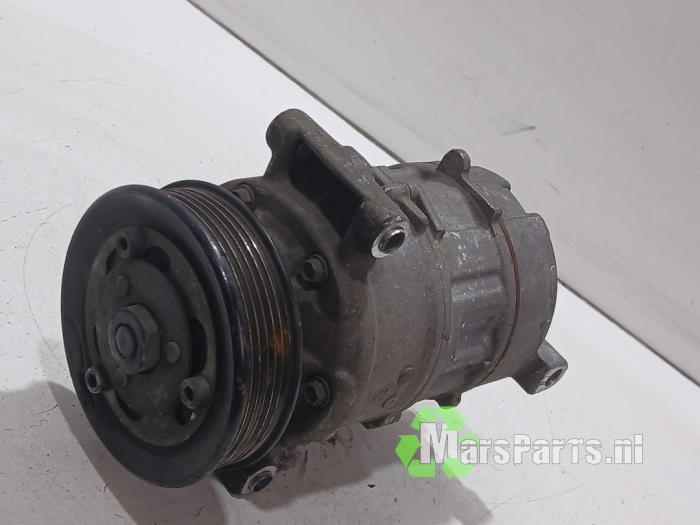 Aircopomp van een Audi Q3 (F3B) 2.0 45 TFSI 16V Quattro