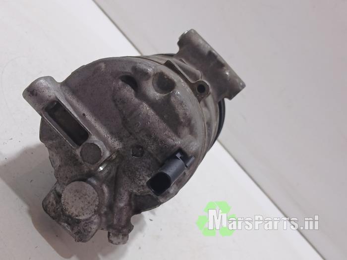 Aircopomp van een Audi Q3 (F3B) 2.0 45 TFSI 16V Quattro