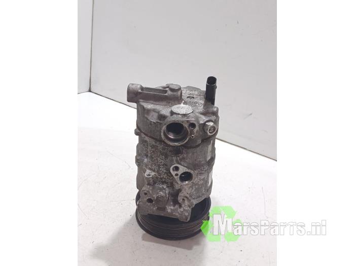 Aircopomp van een Audi Q3 (F3B) 2.0 45 TFSI 16V Quattro