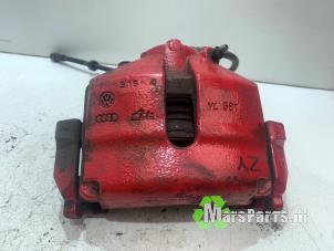 Używane Zacisk hamulcowy lewy przód Volkswagen Polo V (6R) 1.8 GTI 16V Cena € 45,00 Procedura marży oferowane przez Autodemontagebedrijf De Mars