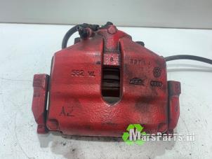 Używane Zacisk hamulcowy prawy przód Volkswagen Polo V (6R) 1.8 GTI 16V Cena € 45,00 Procedura marży oferowane przez Autodemontagebedrijf De Mars