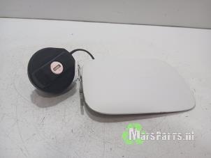 Używane Pokrywa wlewu paliwa Volkswagen Caddy IV 2.0 TDI 75 Cena € 35,00 Procedura marży oferowane przez Autodemontagebedrijf De Mars