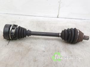 Używane Os napedowa lewy przód Volkswagen Caddy IV 2.0 TDI 75 Cena € 85,00 Procedura marży oferowane przez Autodemontagebedrijf De Mars